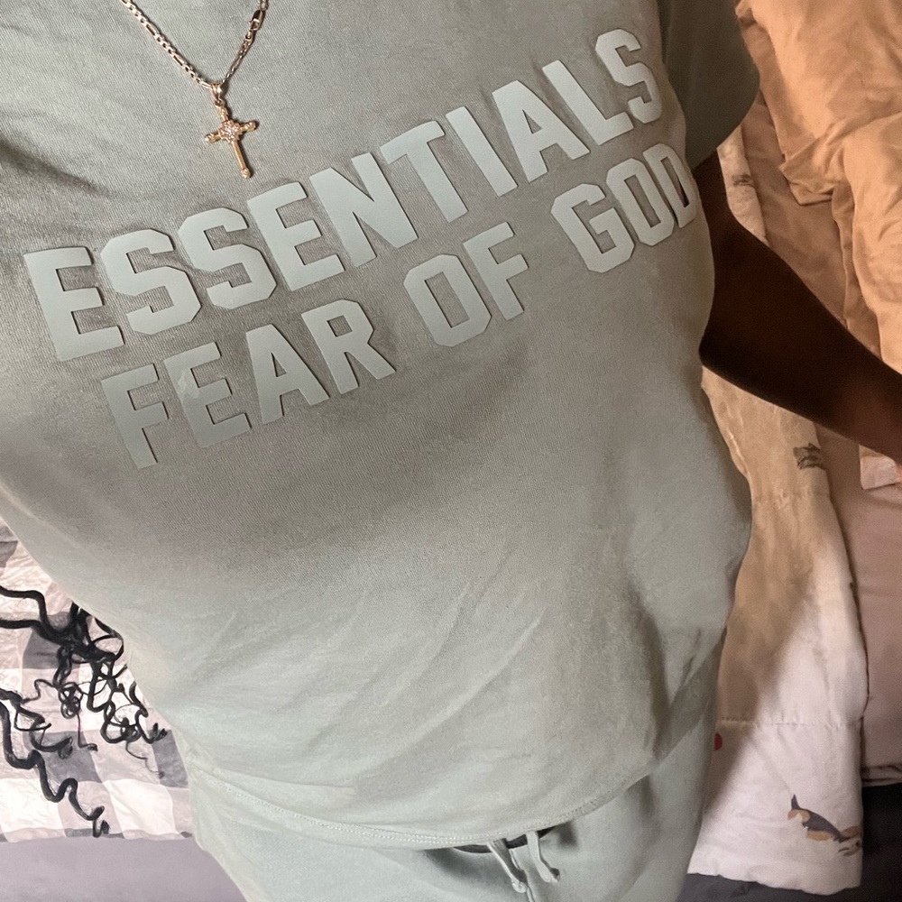 Essentials set - Picture 4 of 5
